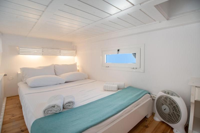Anna's Apartment Marmara Paros - image 8