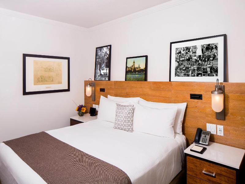 King Room image 4