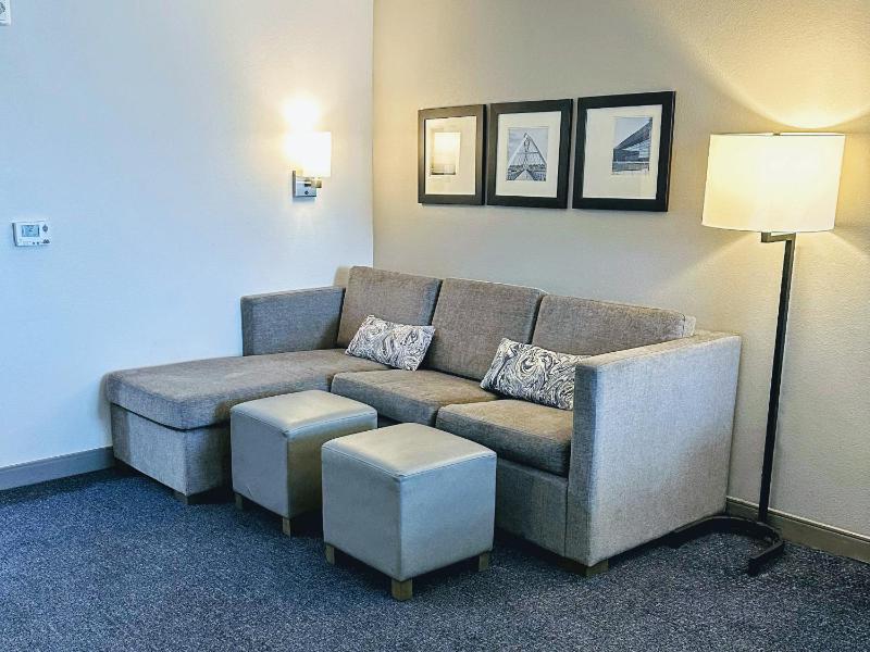 Comfort Suites Scottsdale Talking Stick Entertainment District - image 39