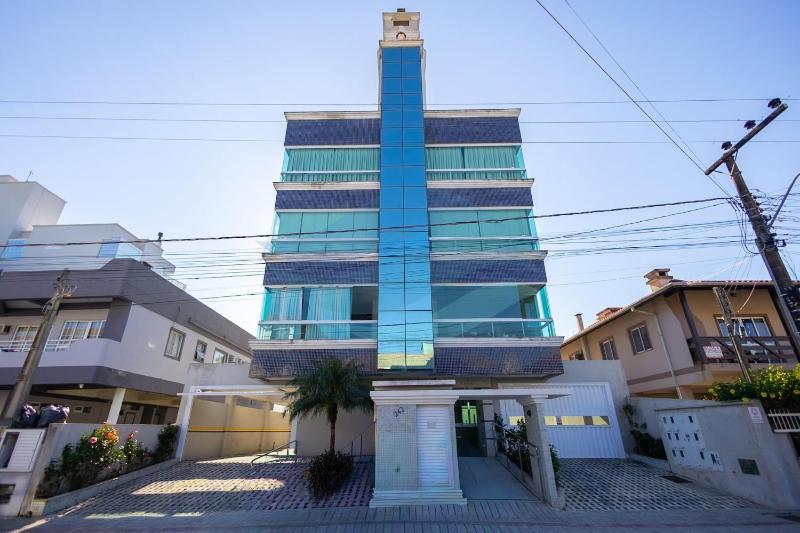 Apenas 150m do mar | Centro de Bombinhas - image 18
