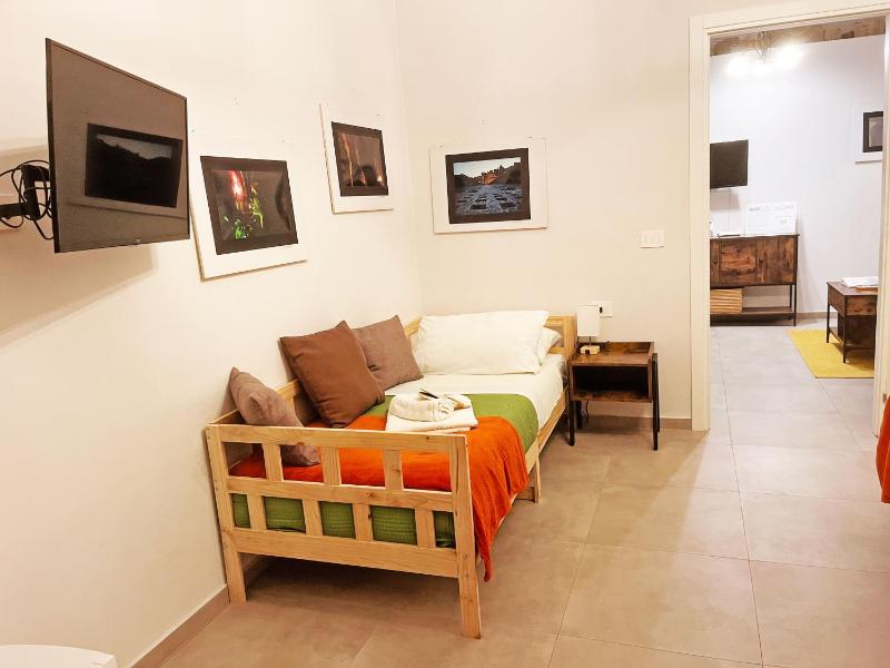 Basso 61 Urban Oasis with Private Mini Pool & Courtyard - Families & Groups - image 49