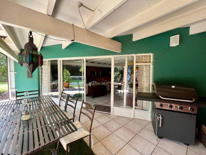 Boho Bliss 3 Bedroom Home with Exceptional Garden - image 5