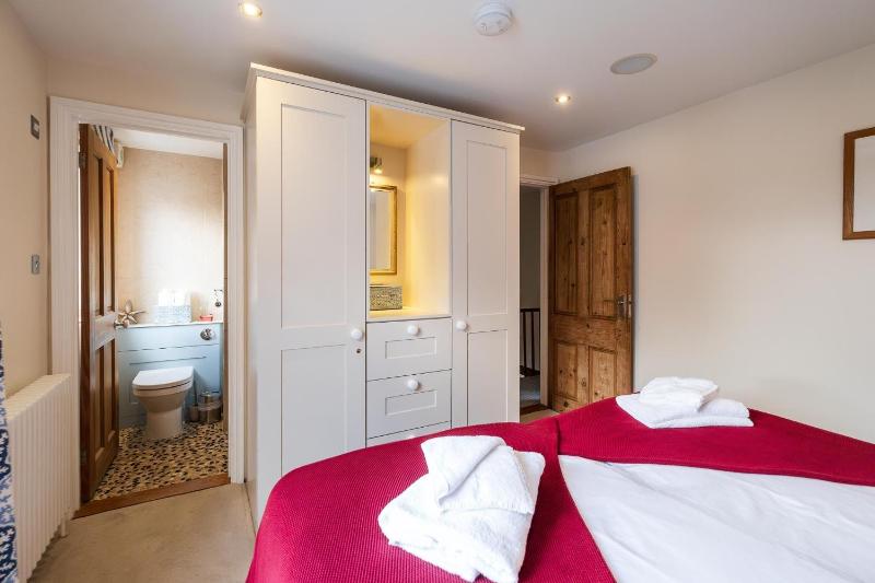 Magenta - A stunning Seafront house with lovely and uninterrupted Beach Views - Aldeburgh Coastal Cottages - image 25