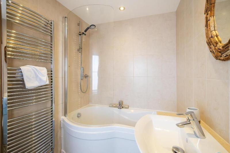 Magenta - A stunning Seafront house with lovely and uninterrupted Beach Views - Aldeburgh Coastal Cottages - image 21