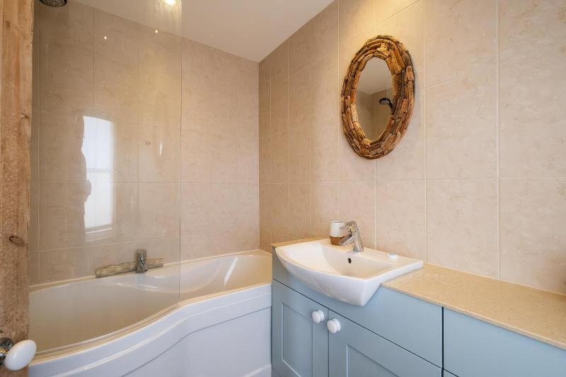 Magenta - A stunning Seafront house with lovely and uninterrupted Beach Views - Aldeburgh Coastal Cottages - image 39