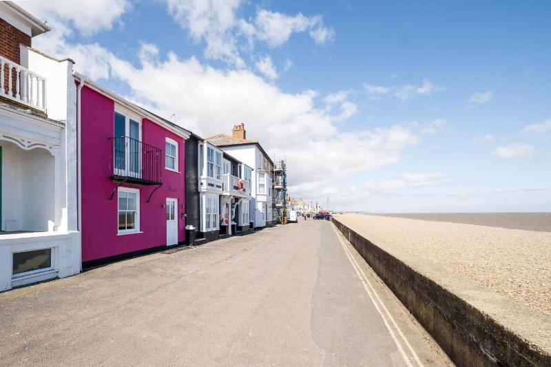 Magenta - A stunning Seafront house with lovely and uninterrupted Beach Views - Aldeburgh Coastal Cottages - image 15