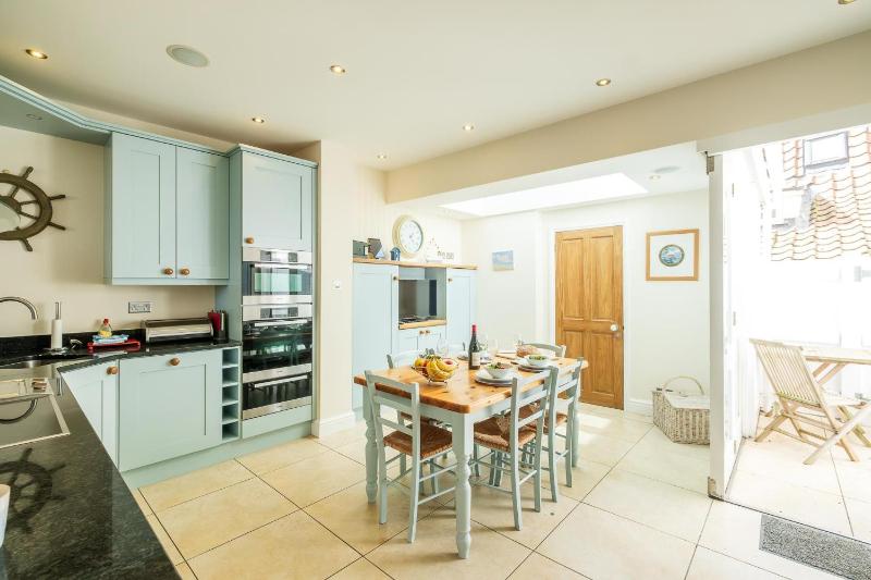 Magenta - A stunning Seafront house with lovely and uninterrupted Beach Views - Aldeburgh Coastal Cottages - image 2