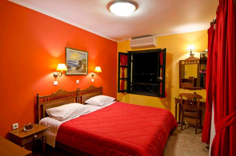 Double Room image 3
