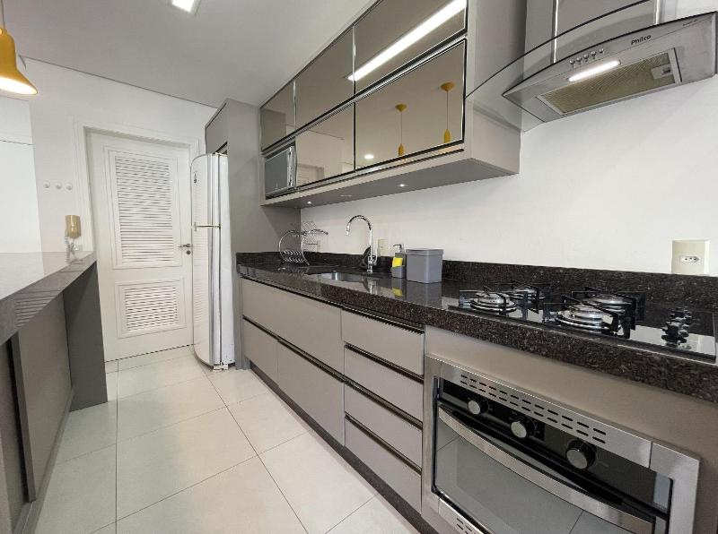 Orbe Residence - Apartamento espaçoso com duas suítes e varanda gourmet de frente para a rua com vista para as montanhas na Praia de Palmas. - image 4