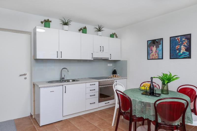 Apartments with parking space Makarska - 12336 - image 12