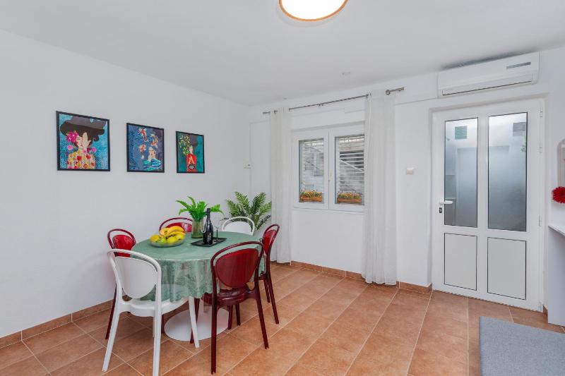 Apartments with parking space Makarska - 12336 - image 13