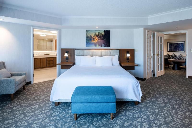 Embassy Suites by Hilton Portland Airport - image 4
