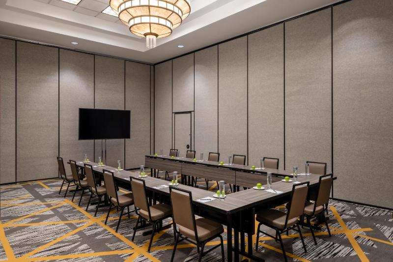 Embassy Suites by Hilton Portland Airport - image 39