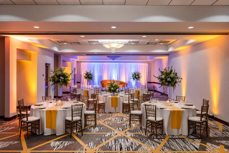 Embassy Suites by Hilton Portland Airport - image 7