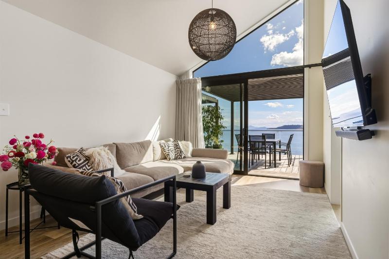 Roam Taupo Lakefront Combined Units 3&4 - image 8