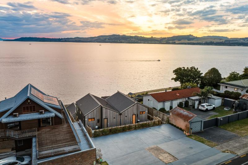 Roam Taupo Lakefront Combined Units 3&4 - image 27
