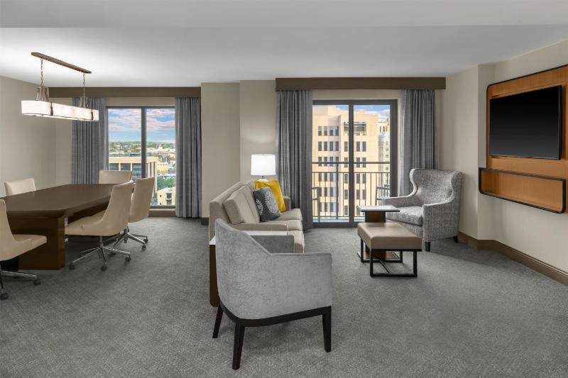 Embassy Suites By Hilton San Antonio Riverwalk-Downtown - image 41