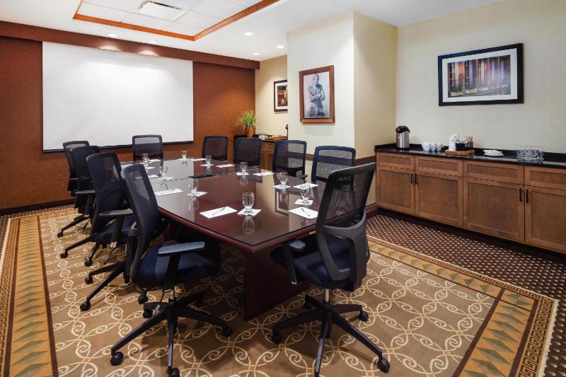 Hilton Garden Inn Montreal Centre-Ville - image 11