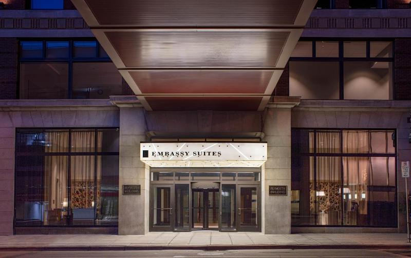 Embassy Suites By Hilton Minneapolis Downtown Hotel - image 16