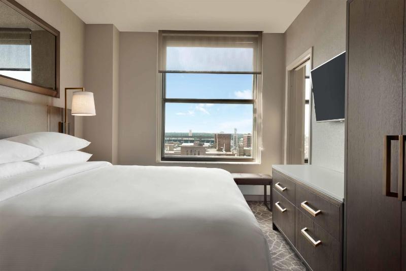 Embassy Suites By Hilton Minneapolis Downtown Hotel - image 38