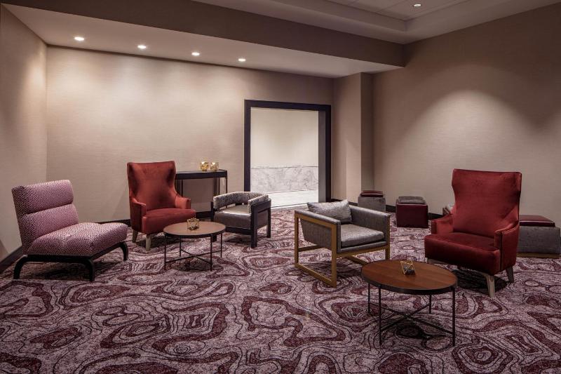 Embassy Suites By Hilton Minneapolis Downtown Hotel - image 40