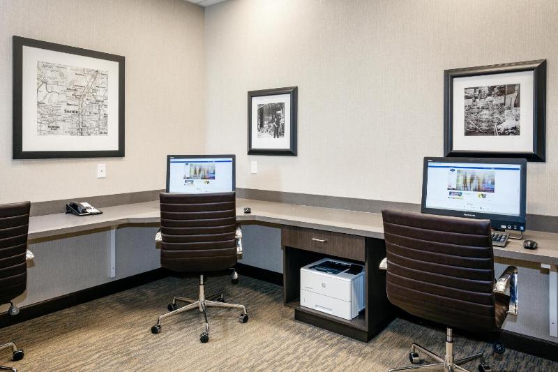 Hampton Inn & Suites Seattle/Northgate - image 15