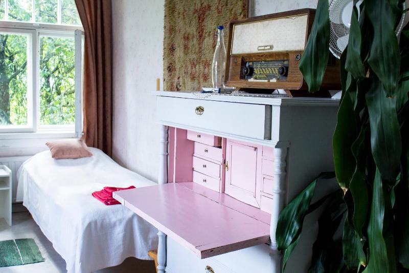 Twin Room with Shared Bathroom image 2