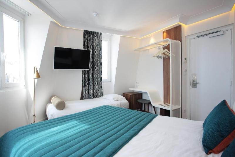 Eiffel Deluxe Room image 3