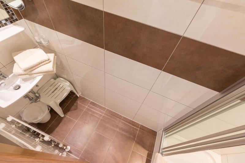 One-Bedroom Apartment (4 Adults) image 3