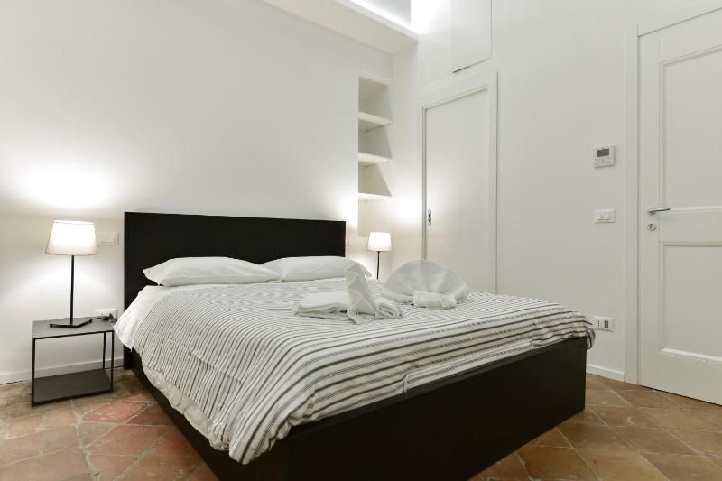 Campo de' Fiori Brand New Apartment - image 2