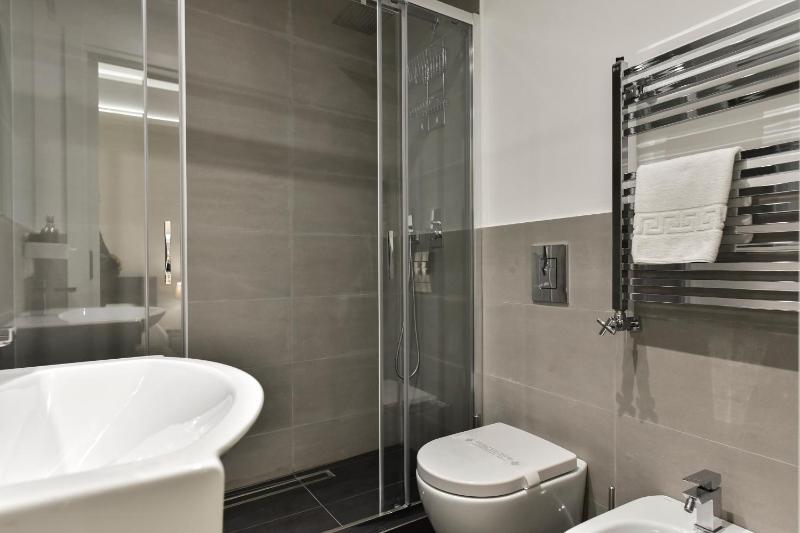 Campo de' Fiori Brand New Apartment - image 16