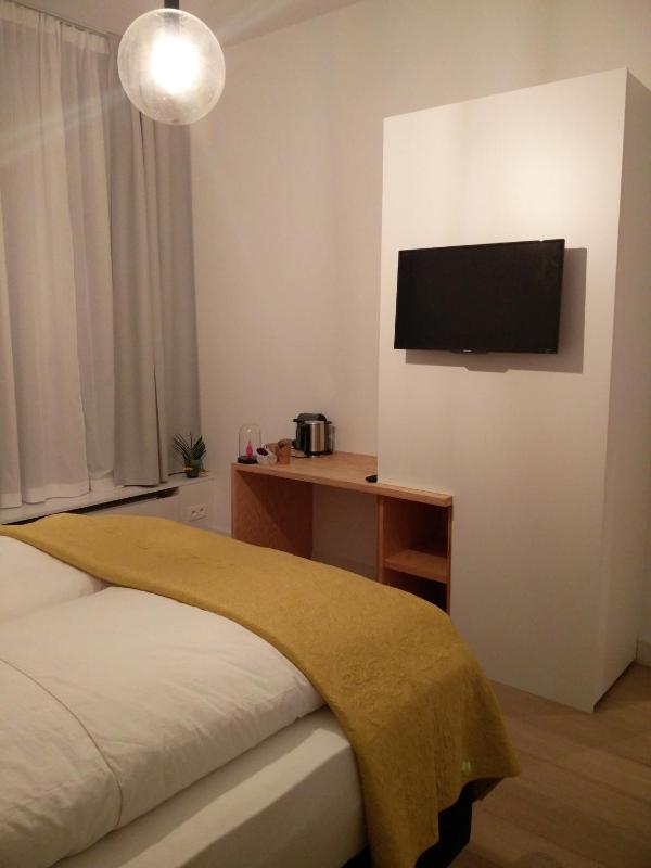 Deluxe King Room image 4