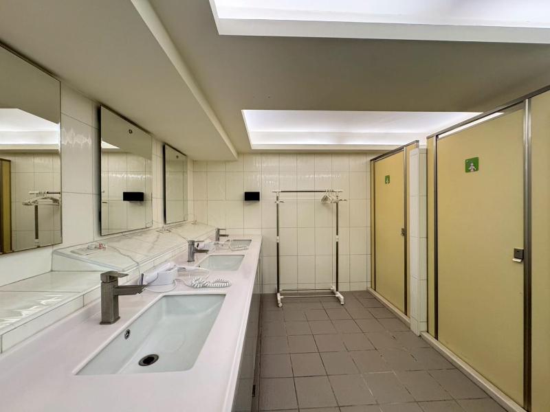 Fooyee Hotel - TaiChung Train Station - image 43