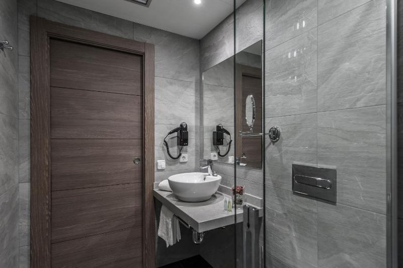Double or Twin Room image 2
