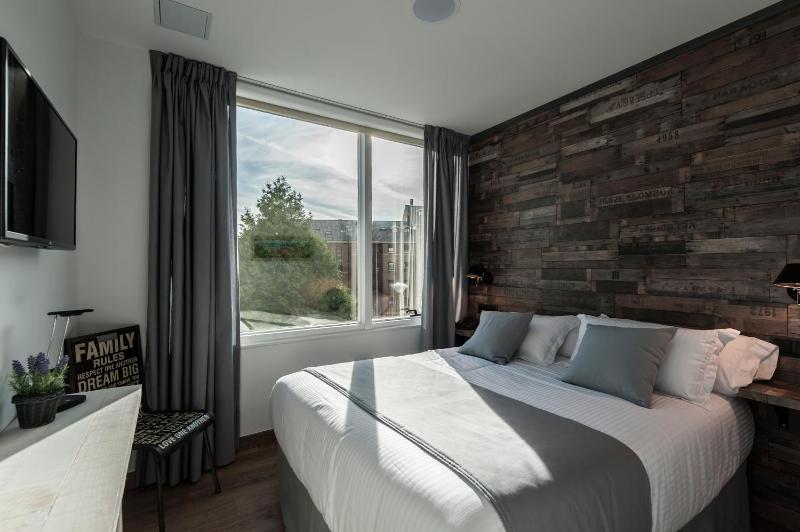Standard Queen Room image 1