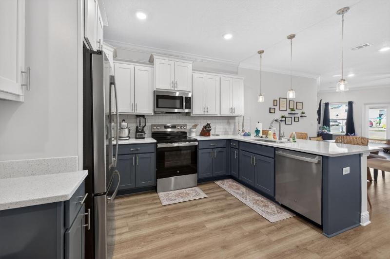 Bay Beach & Pool Access – Stylish Navarre Home - image 24