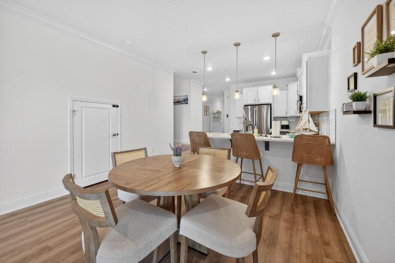 Bay Beach & Pool Access – Stylish Navarre Home - image 42