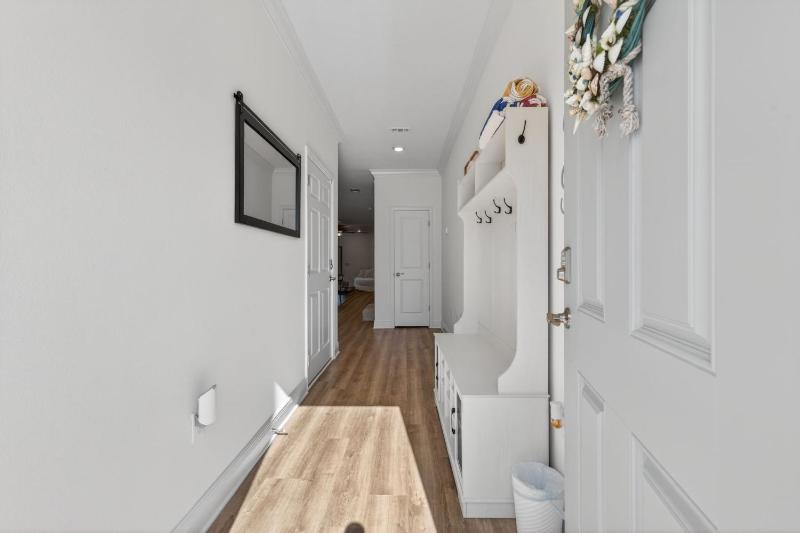 Bay Beach & Pool Access – Stylish Navarre Home - image 11