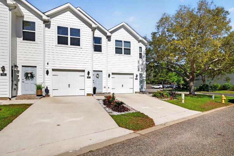 Bay Beach & Pool Access – Stylish Navarre Home - image 27