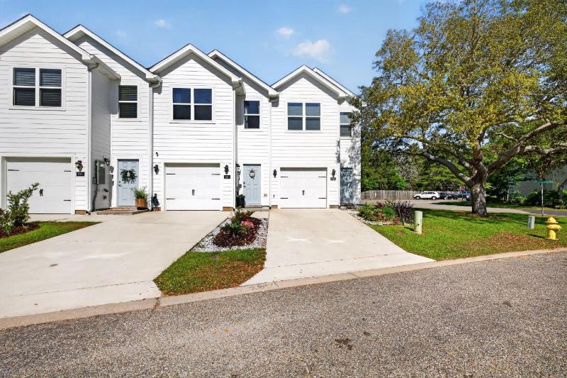 Bay Beach & Pool Access – Stylish Navarre Home - image 31