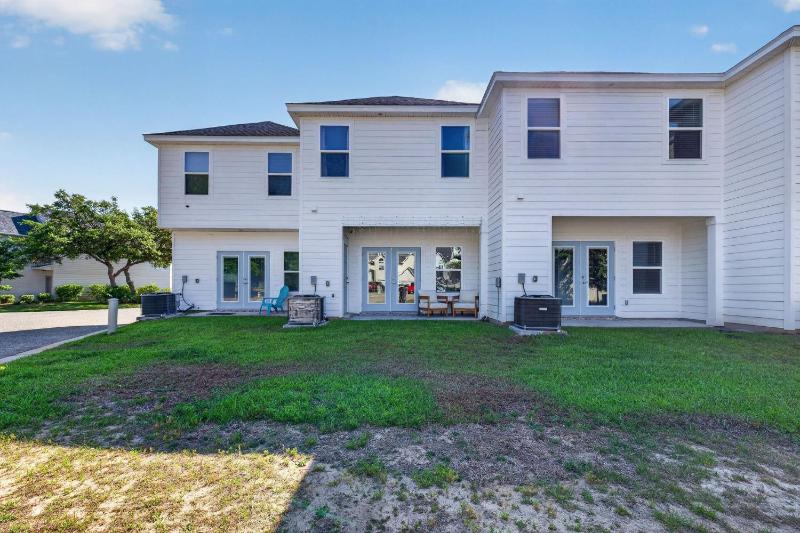 Bay Beach & Pool Access – Stylish Navarre Home - image 46