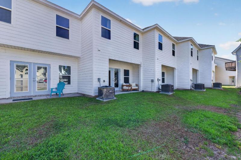 Bay Beach & Pool Access – Stylish Navarre Home - image 34