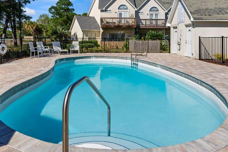 Bay Beach & Pool Access – Stylish Navarre Home - image 35