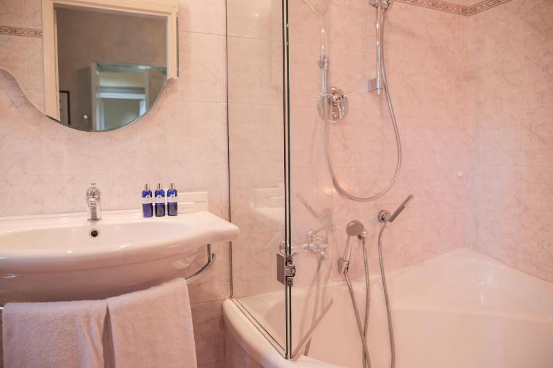 Superior Double Room image 3