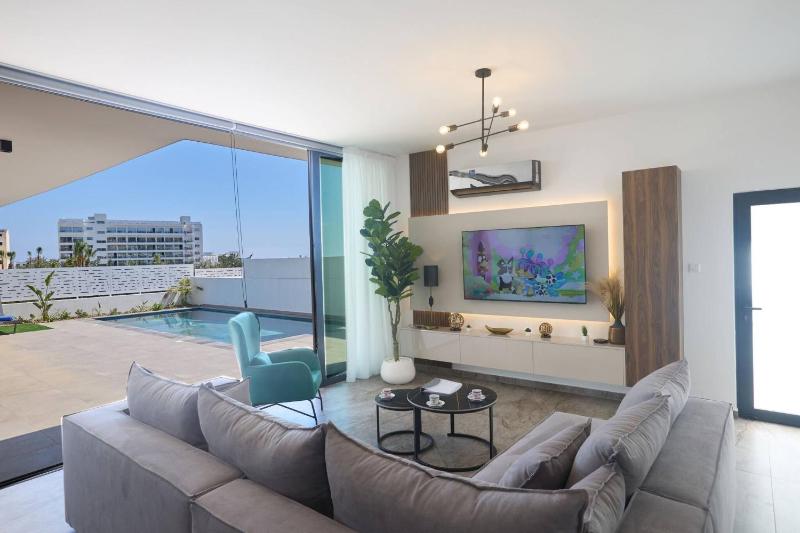 Brand New 4 bedroom villa in Protaras center - image 9