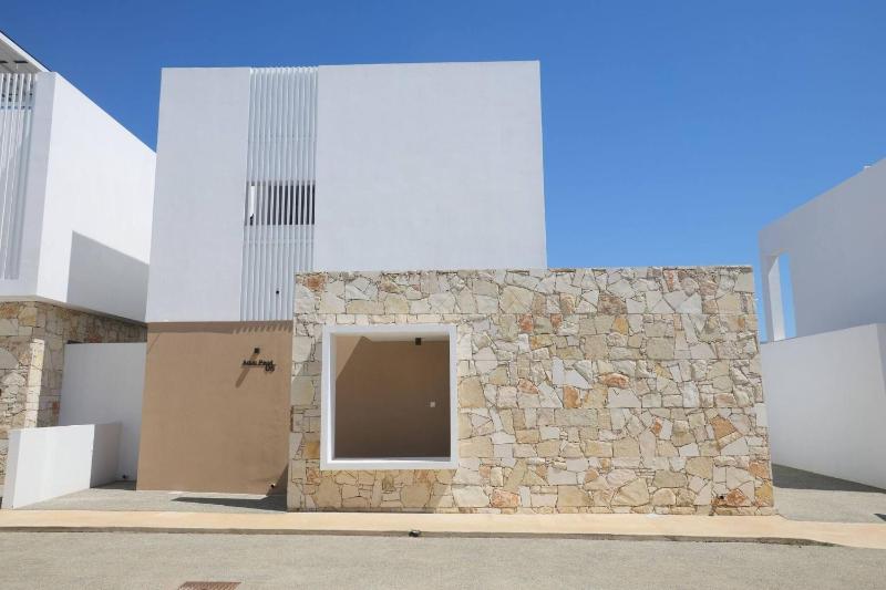 Brand New 4 bedroom villa in Protaras center - image 12