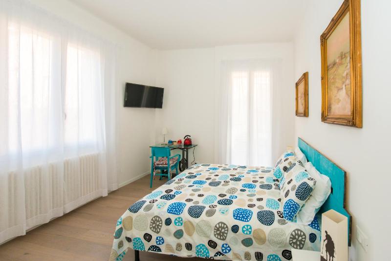 Deluxe Double Room image 3