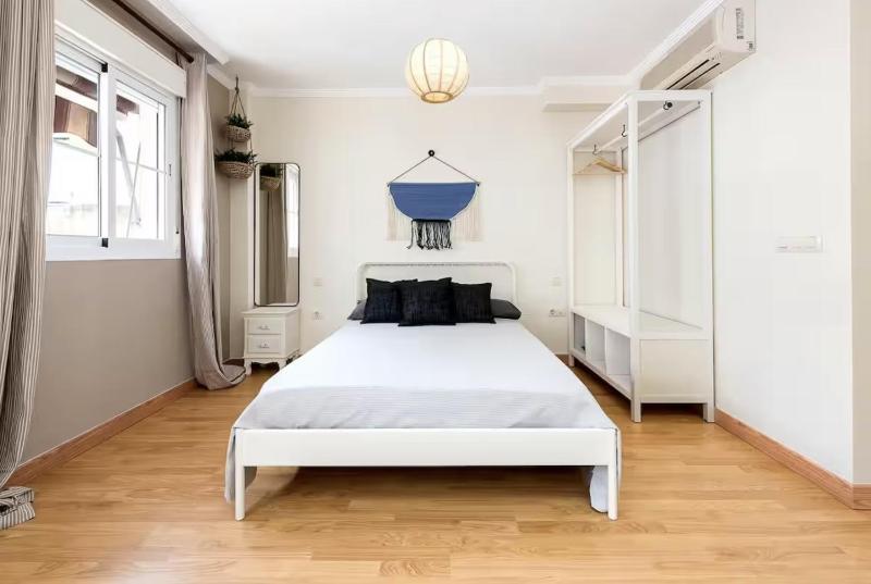 Holidays2Malaga Ventura apartment close old town - image 2