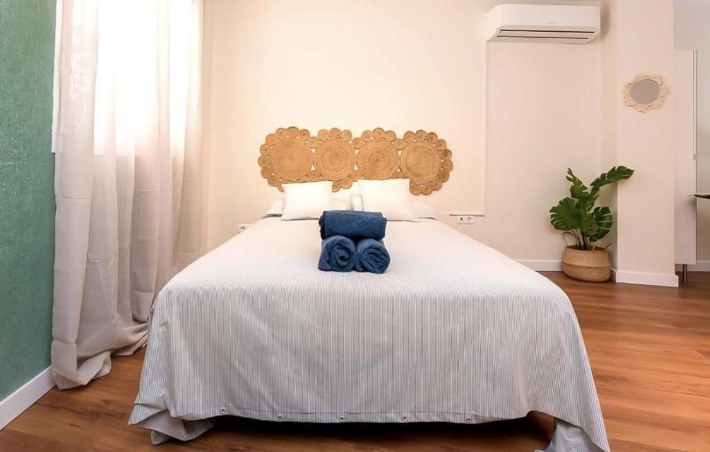 Holidays2Malaga Ventura apartment close old town - image 3