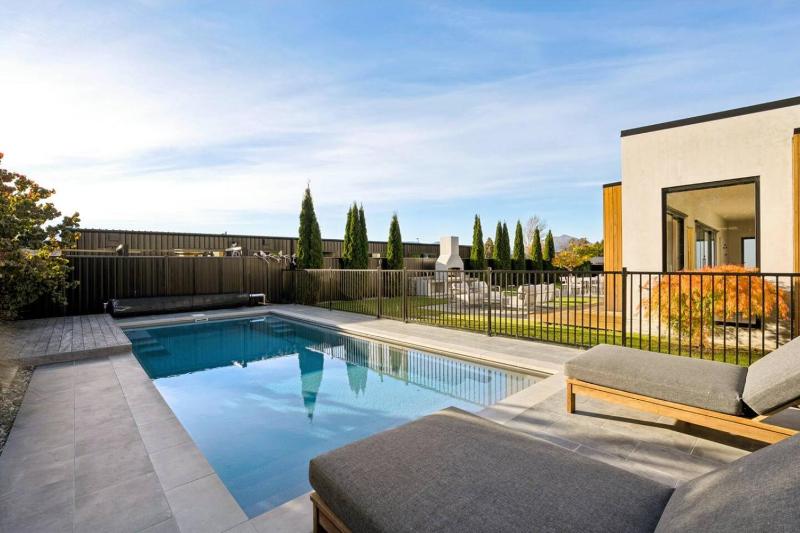 Sapphire Spring Retreat | Swimming Pool Outdoor Fireplace! - image 22